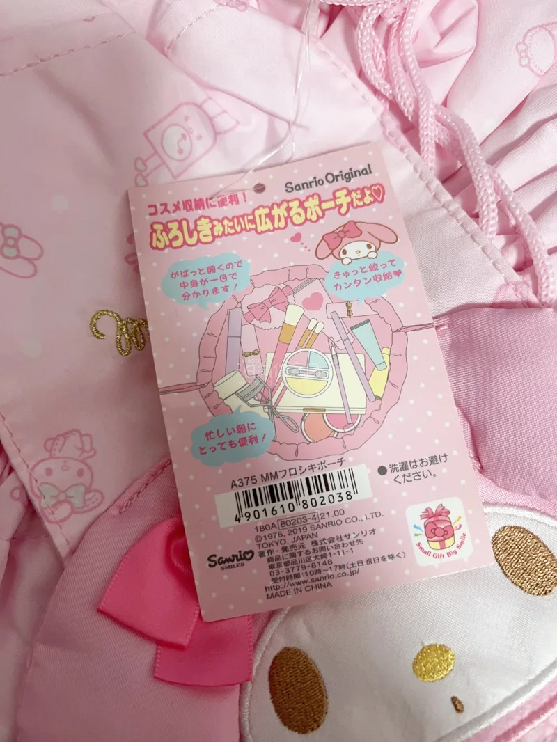 全新又实惠的两样东西，一个是大容量美乐蒂化妆包，点点嘴的美乐蒂超可爱；第二个是温控说话美乐蒂，近三十年前的东西和全新的一样，功能也完整，非常满意。