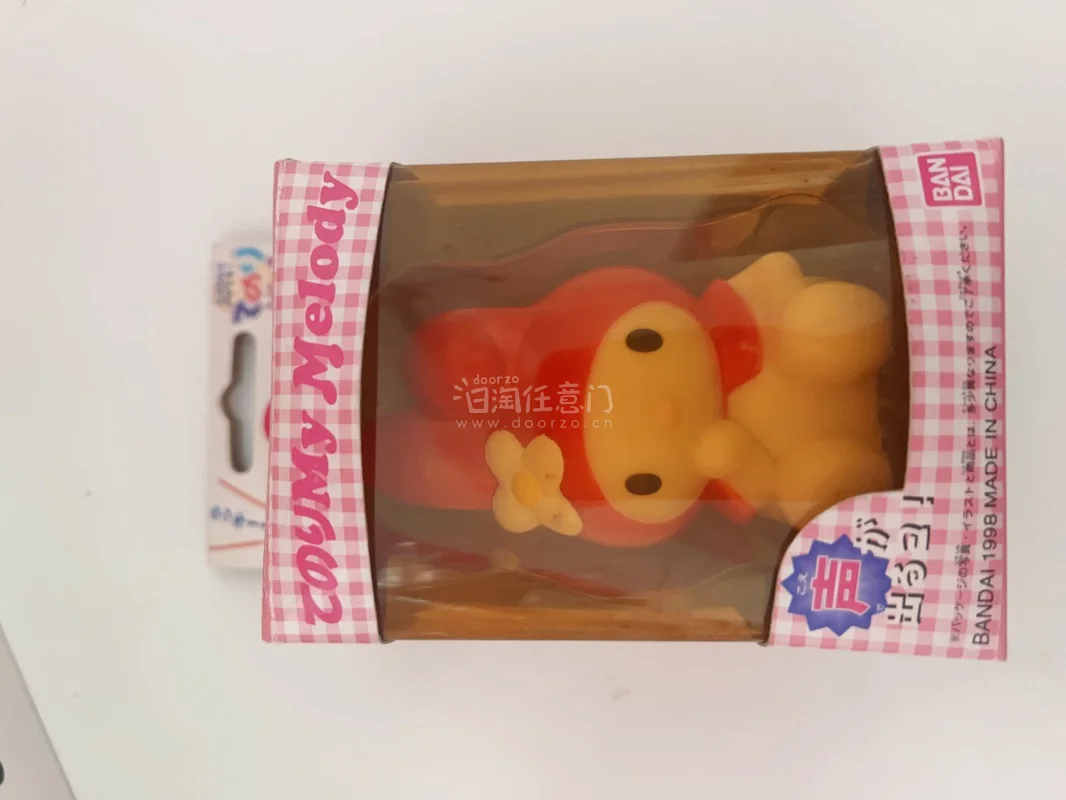 全新又实惠的两样东西，一个是大容量美乐蒂化妆包，点点嘴的美乐蒂超可爱；第二个是温控说话美乐蒂，近三十年前的东西和全新的一样，功能也完整，非常满意。