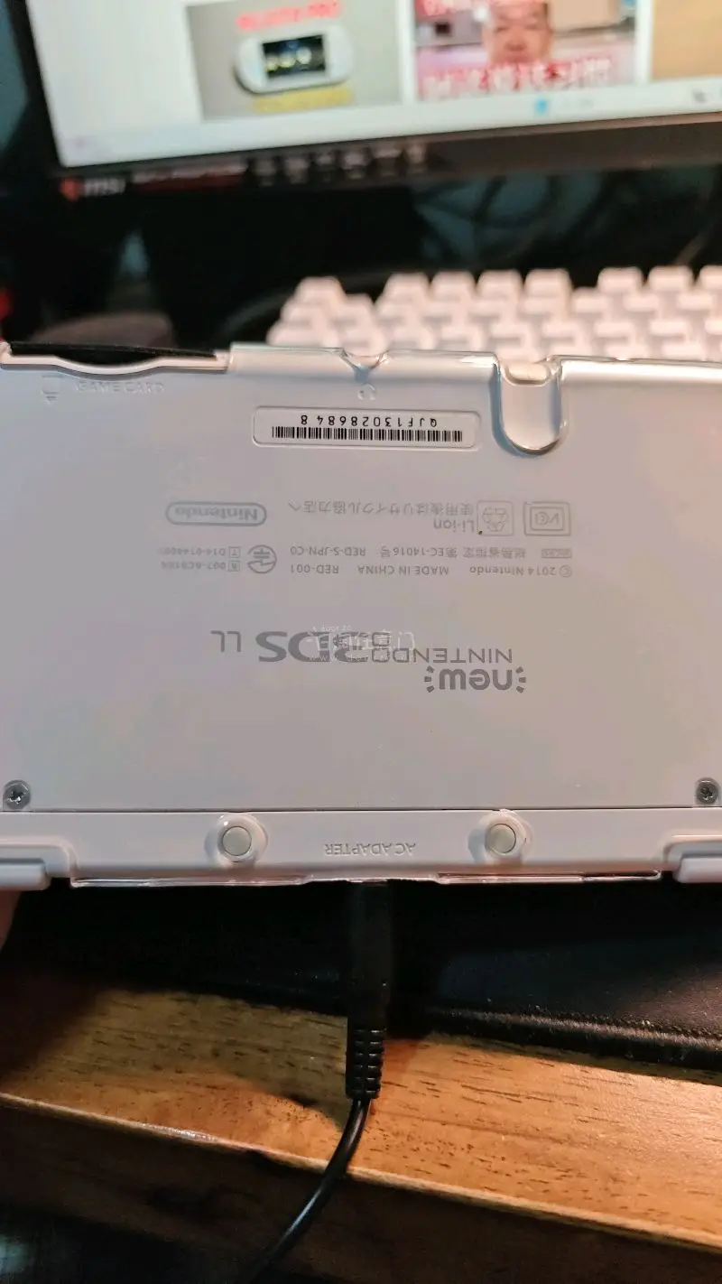 入手一台新3DSLL挖煤机，跟卖家耐心沟通讲价，顺利谈下优惠价格。机子成色完好、功能全正常，破解完美畅玩所有游戏，性价比超高，到手十分满意。

 