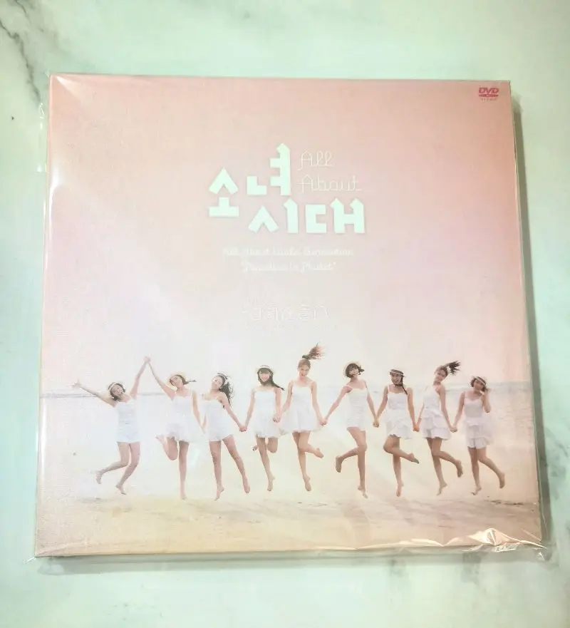 第五次到货，这次一如既往买到了价格实惠美美的电影场刊画册，还有杂志。还另外买了原声带cd，非常新，还有少女时代的dvd，全部收藏起来！