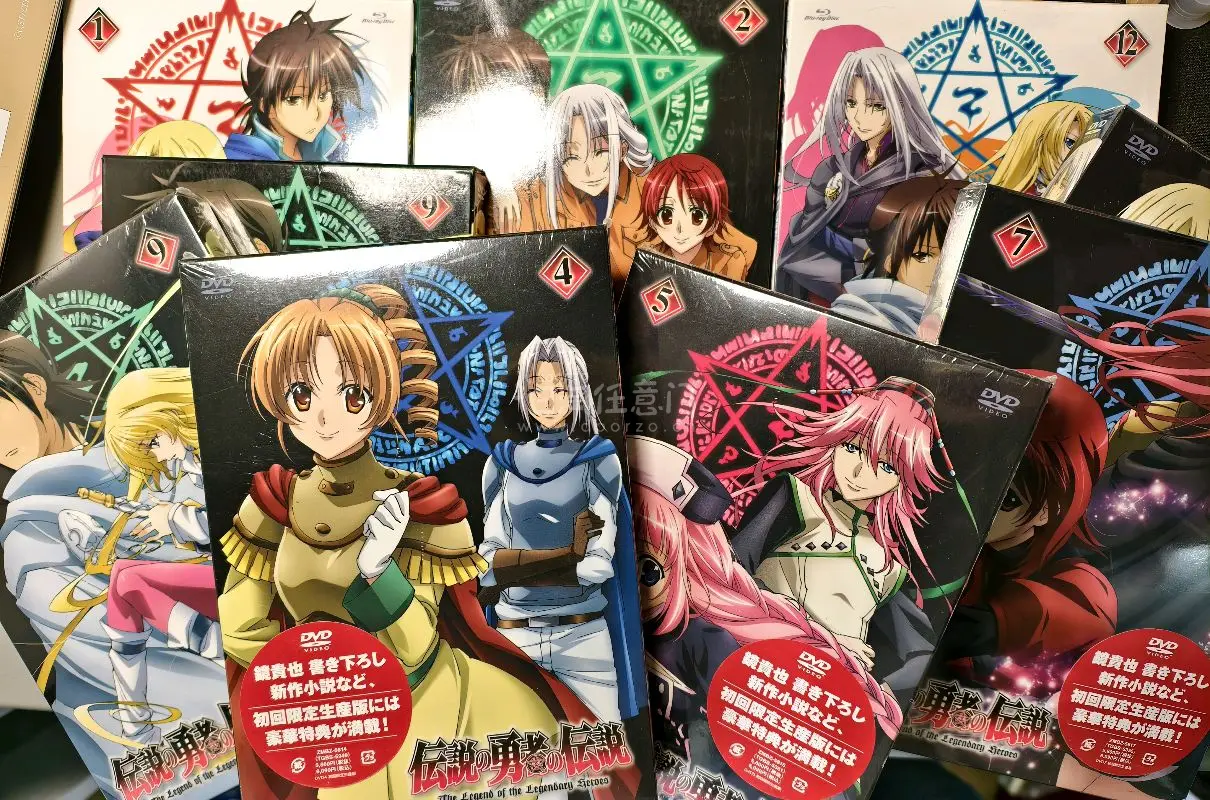 第一次切煤！体验大满足
刷到好价就买了，结果一口气买了超多回来，收到的时候幸福感直接拉满
动画光碟给了超多特典，包括内容特别丰富的小册子，收录了世界观、人物设定等等，甚至还有世界观原创文字讲座，另外也有ss和四格小漫画，除了册子还送了特典卡片！简直是收集癖天堂，以前...