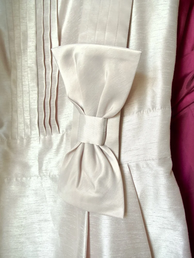 有些复古的款式很独特，做工很好，有很多现在同价连衣裙没有的小细节，成色非常新，包装盒好大一个，里面有很多空气泡泡纸，包装的很安全。
挖煤姬使用起来也很方便，两个一起合单走竹蜻蜓很划算。
很好的购物体验！