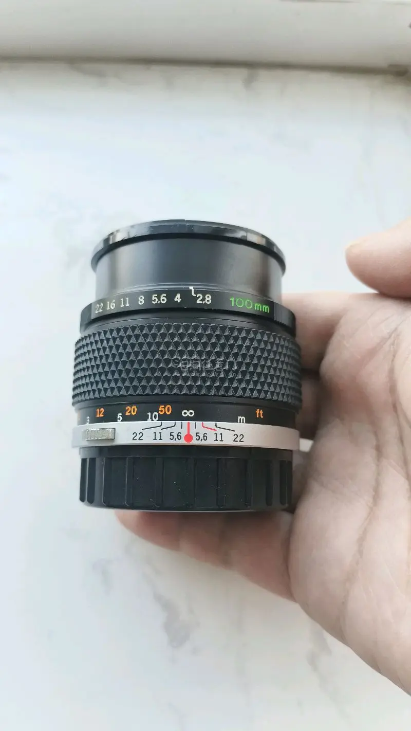 开始用挖煤姬后，这次这个是第一单发货回国的，搭上了竹蜻蜓plus的末班车。因为是镜头，本来还害怕快递运输把镜头干坏了，不过最后到国内收到打开一看核心本体还是完好的，安全下车了。
这镜头选择从日本淘主要也是同款国内都要更贵，哪怕是加上了国际运费也只能说是勉强追上某鱼上...