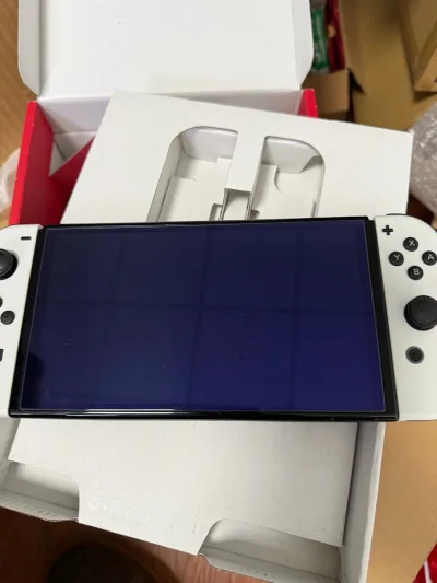 白色手柄Switch，简约永不过时，切煤的好处是性价比高，且不担心是担心产品。给朋友买的，朋友都夸好。挖煤姬打包严实，箱体漂洋过海没有损伤，棒！