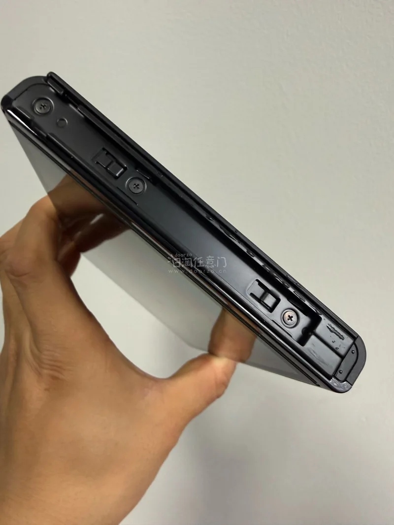 白色手柄Switch，简约永不过时，切煤的好处是性价比高，且不担心是担心产品。给朋友买的，朋友都夸好。挖煤姬打包严实，箱体漂洋过海没有损伤，棒！