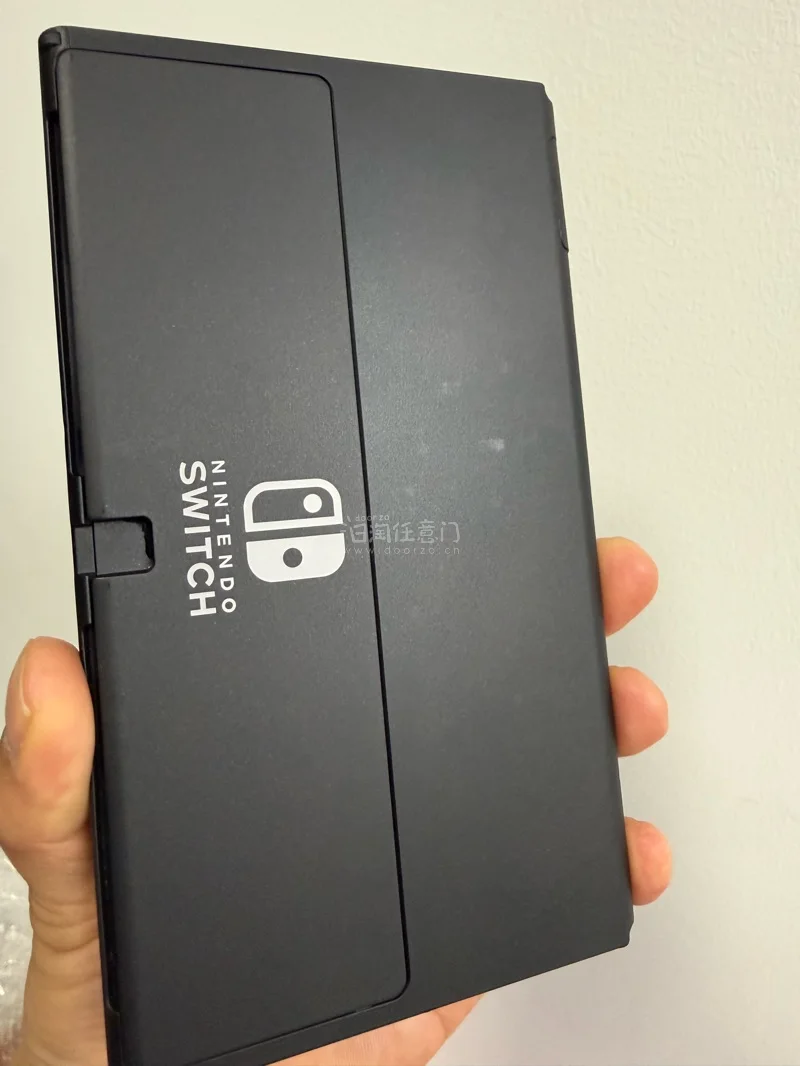 白色手柄Switch，简约永不过时，切煤的好处是性价比高，且不担心是担心产品。给朋友买的，朋友都夸好。挖煤姬打包严实，箱体漂洋过海没有损伤，棒！