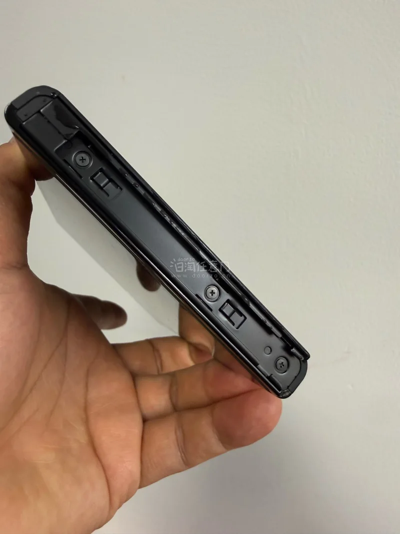 白色手柄Switch，简约永不过时，切煤的好处是性价比高，且不担心是担心产品。给朋友买的，朋友都夸好。挖煤姬打包严实，箱体漂洋过海没有损伤，棒！