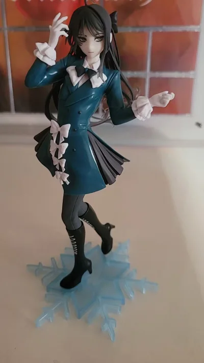 终于收到心心念念的Ado手办啦！实物比官图还精致，造型灵动飘逸，细节拉满，涂装均匀无溢色，底座的冰纹设计超有氛围感，包装严实无损坏，购物体验满分，太爱了！