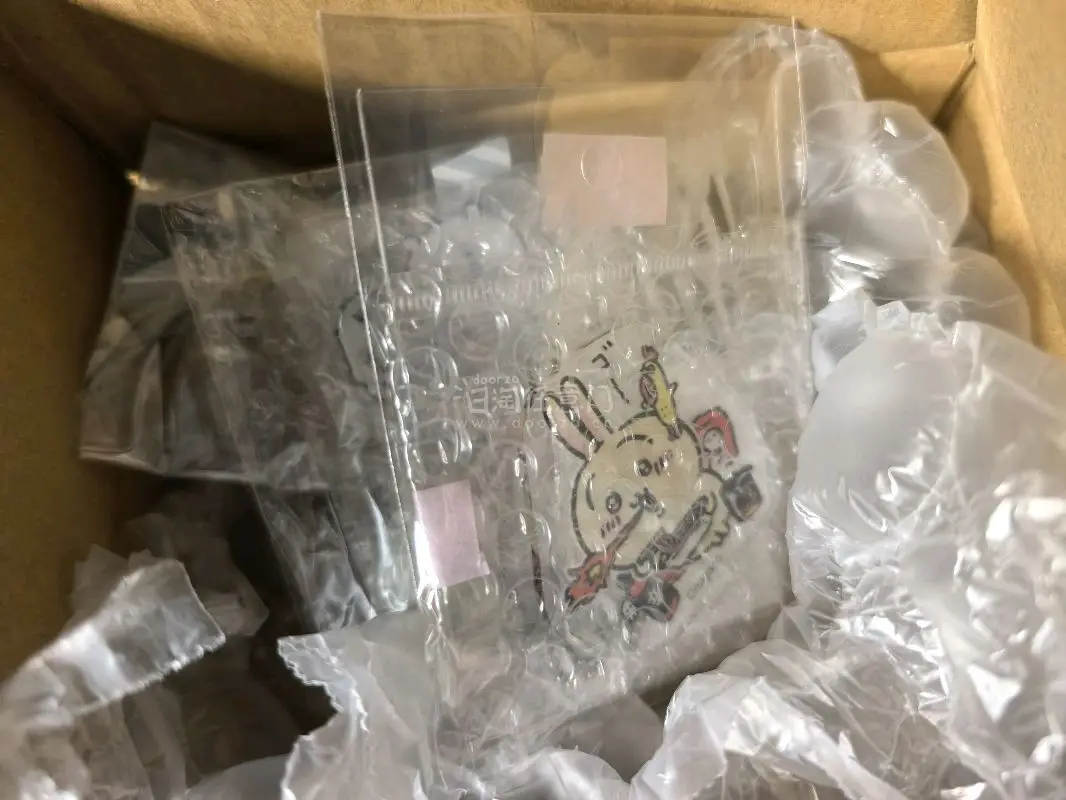 因为时间问题，只合了三个小立牌，没有选择加固，但是打开箱子发现有另外的泡沫袋「拆的时候扔了」，虽然箱子都被运输变形了，立牌们还是完好无损的꜀(˘꒳˘ ꜀)