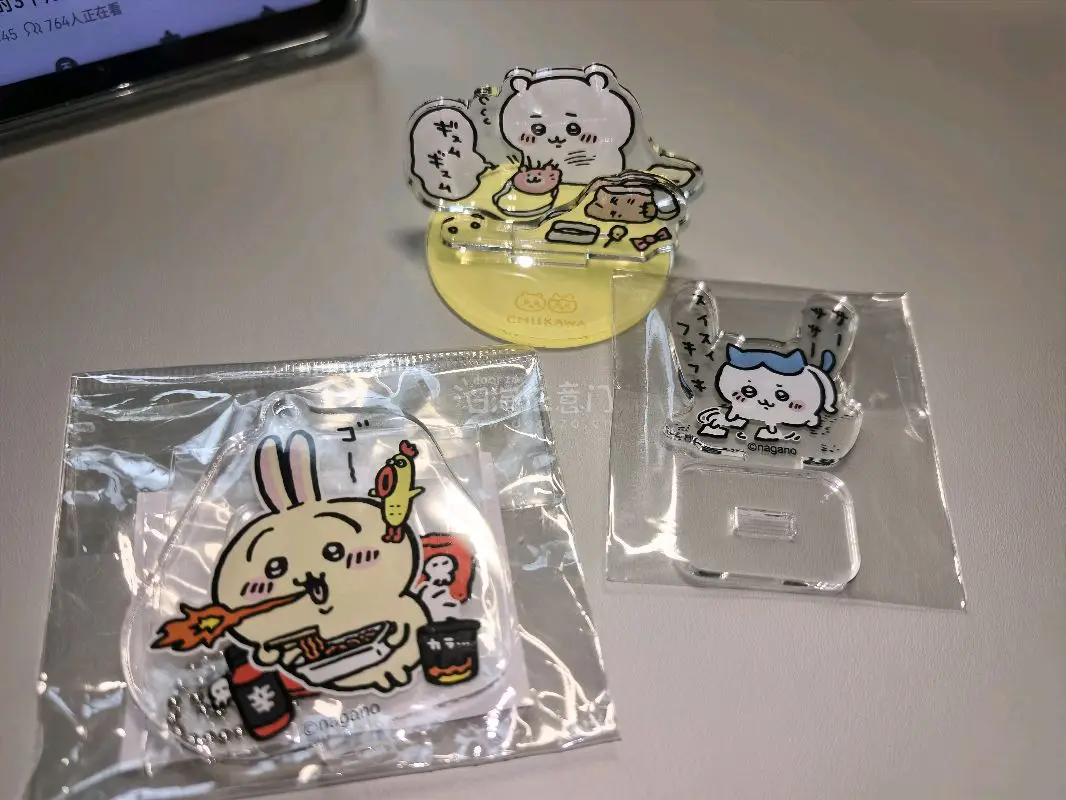 因为时间问题，只合了三个小立牌，没有选择加固，但是打开箱子发现有另外的泡沫袋「拆的时候扔了」，虽然箱子都被运输变形了，立牌们还是完好无损的꜀(˘꒳˘ ꜀)