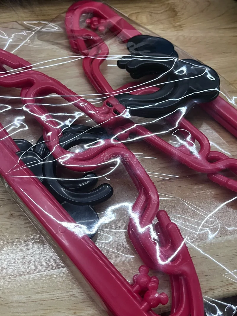 这次到了很多米奇的周边，有钥匙扣小衣架和大衣架，成色和款式都超级可爱的，有些算是孤品啦，真的运气很好手快无的那种，物流也很快