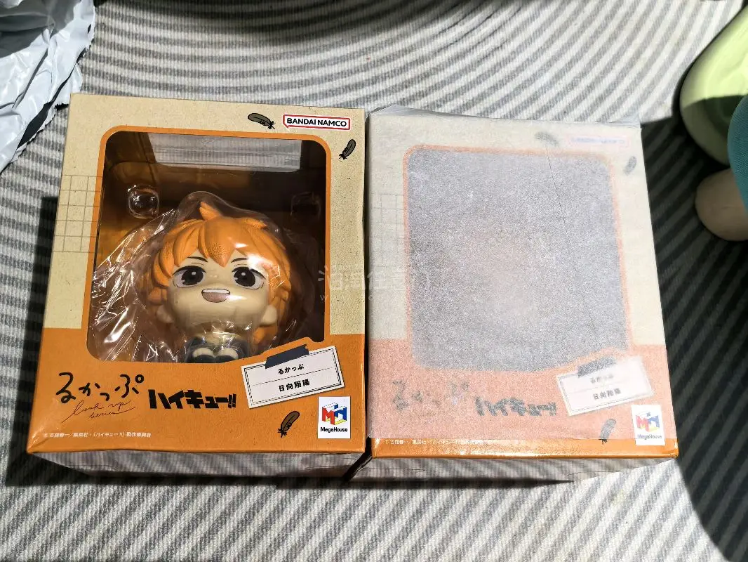 刷到挖煤姬上可以便宜购入制服日向翔阳的lookup！于是激情下单两个……从下单到昨天拿到手不到一个月时间！挖煤姬打包得很安全呀很多大泡泡纸，下次继续挖煤姬?