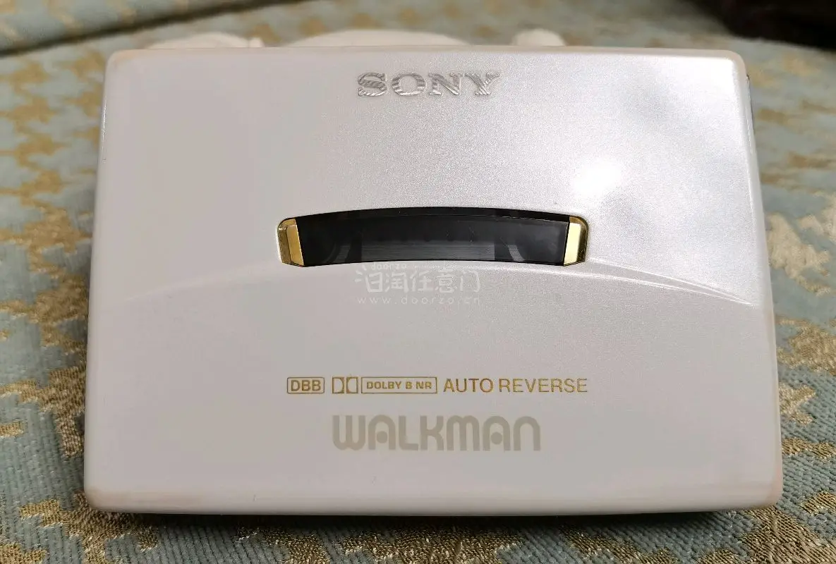 又一箱随身听盲盒到货了，这次三台机器都很便宜，总价算税费低于征收值，能免税！哈哈！快递选择的EP，速度也很快！很赞！~