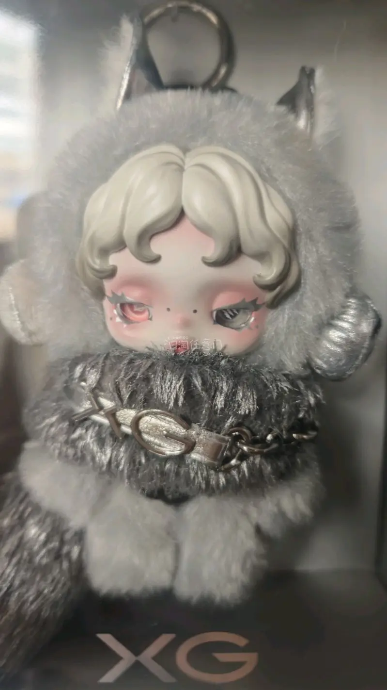 
第二只挖煤姬的！也是超级可爱的一只sp~也是时隔多日终于远渡漂洋过海平安到手了，这次的是小淡妆，和上次的浓妆形成鲜明对比


#Skullpanda ×XG
#スカルパンダ　SKULLPANDA XG 特典カード