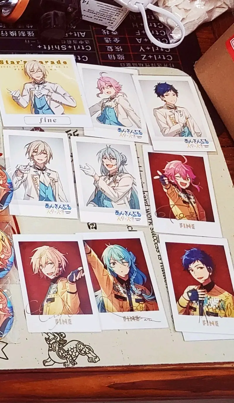 非常幸福之，摆阵还得是小铁片啊看着太壮观了。
被这么多英智大人包围的我也太幸福了。
发货也很方便，好高兴。