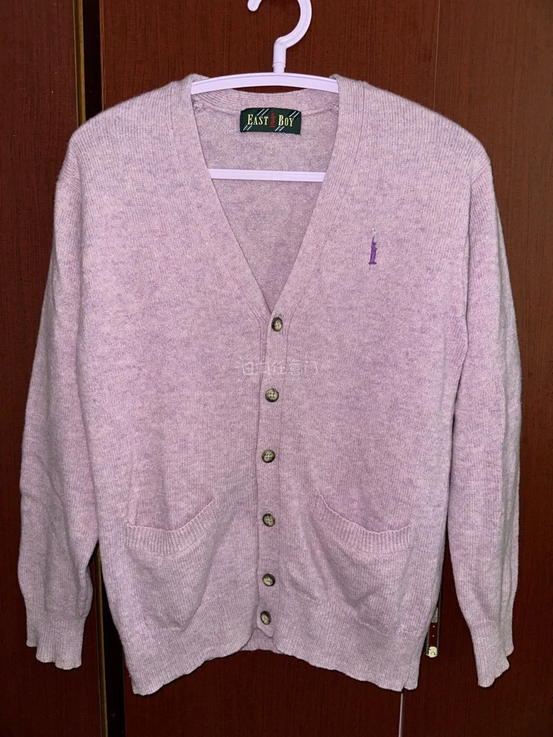 这次在挖煤姬淘到了超爱的EAST BOY中古制服好物，真的太惊喜啦！三件V领针织背心、三款条纹领带还有香芋紫开衫，每一件的成色都超棒，和卖家描述完全一致，细节做工精致，经典的学院风设计完全戳中审美。挖煤姬的物流超给力，打包严实，到手没有任何磨损，平台操作也很方便，海...