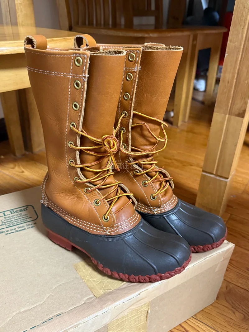 谢谢卖家！谢谢挖煤姬！
是在网上看到这种类型的鞋子，感觉很好看！
了解了一下是LL.Bean家的经典款！
于是火速来到挖煤姬看看有没有适合的
没想到刚好就看见了这双，卖家才上价不久的！
成色灰常不错！原包装都还有！
卖家说没穿过几次基本全新！到手一看确实很新呐！
而...