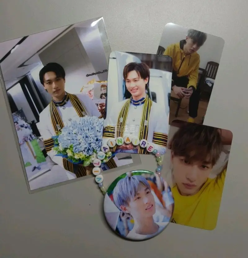 在挖煤姬的第四箱啦！依旧是快速平安到家虽然拆了信封但是卡和明信片都很安全 这次翻到了没人出的稀有明信片于是直接拿下还被卖家宝宝塞了小礼物 小卡还把原袋和信封也一起给我了?感觉这辈子都戒不掉切煤了