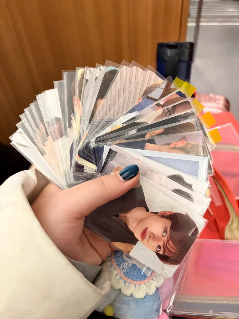 拉椅子这次的东京巨蛋以及日本的专辑都是在挖煤姬上面切的，操作的方便，页面显示也非常的清晰。切到了好多价格优惠的小卡，并且还切到了成灿早期的一些小娃娃以及卡片。接下来的日子会继续在挖煤姬上面切切切的。