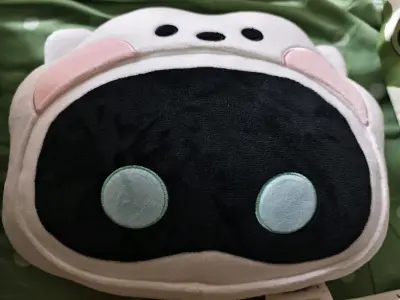 切窝头rj抱枕的时候是第一次用挖煤姬 功能很好 服务也不错 客服工单处理的也很快~
物品包装很好 物品收到后也没有损伤 拍照服务也挺好的 拍的很全面很清楚
竹蜻蜓也是非常划算！
总结下来就是很不错呀 终于买到了很喜欢的白白胖胖抱枕！希望我的拍照技术还行嘻嘻 光线不太...