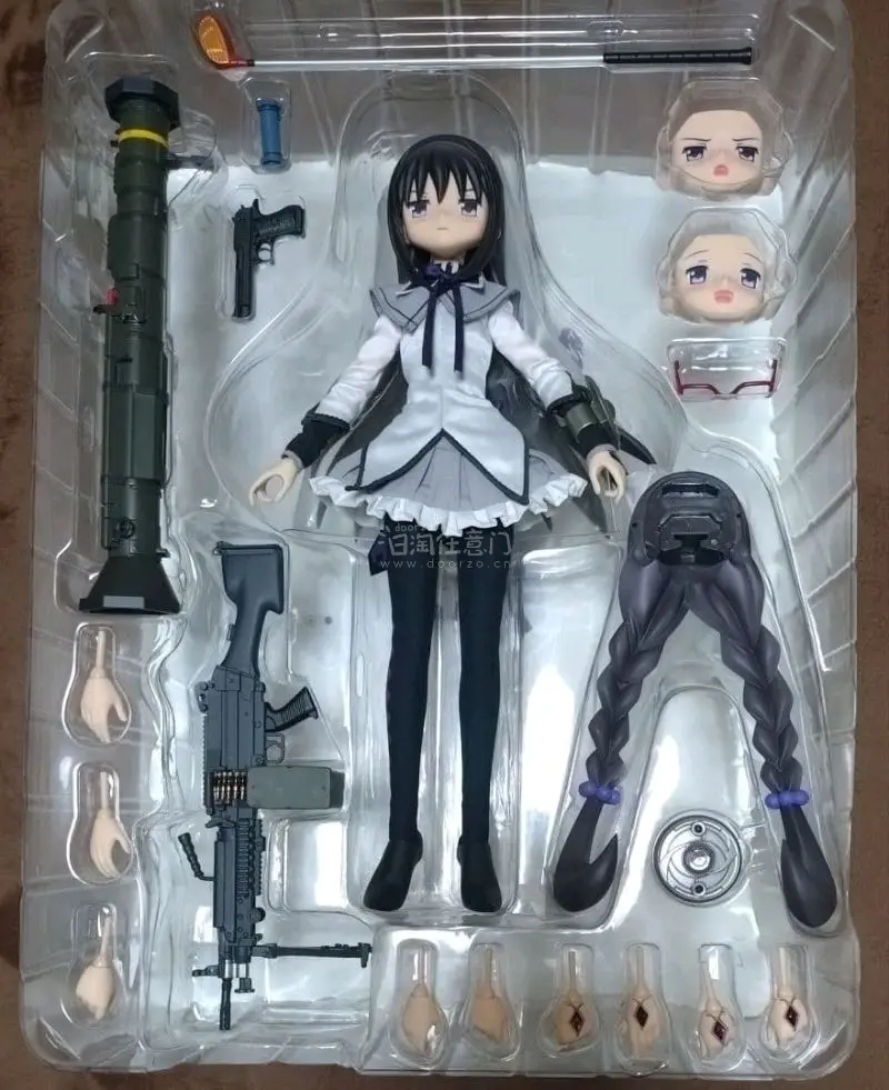 心心念念的晓美焰终于到了，卖家贴心的还送了巴祖卡火箭筒，这让本来武器配件就丰富的晓美焰更加如虎添翼，嘎嘎爽啊，可爱的布衣可动rah系列