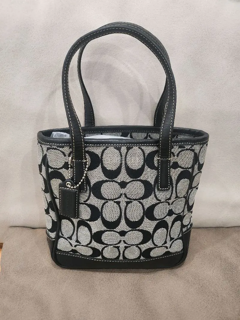 作为中古包爱好者，挖煤姬真的是我无限回购的日淘海淘神器！这次在挖煤姬又挖到的好几个包，成色超棒、正品细节拉满，完全符合卖家描述，性价比直接封神！
 挖煤姬同步日本煤炉海量中古好物，成色标注规范，仓库打包严实、物流顺畅，清关超快。真的太爱挖煤姬了！