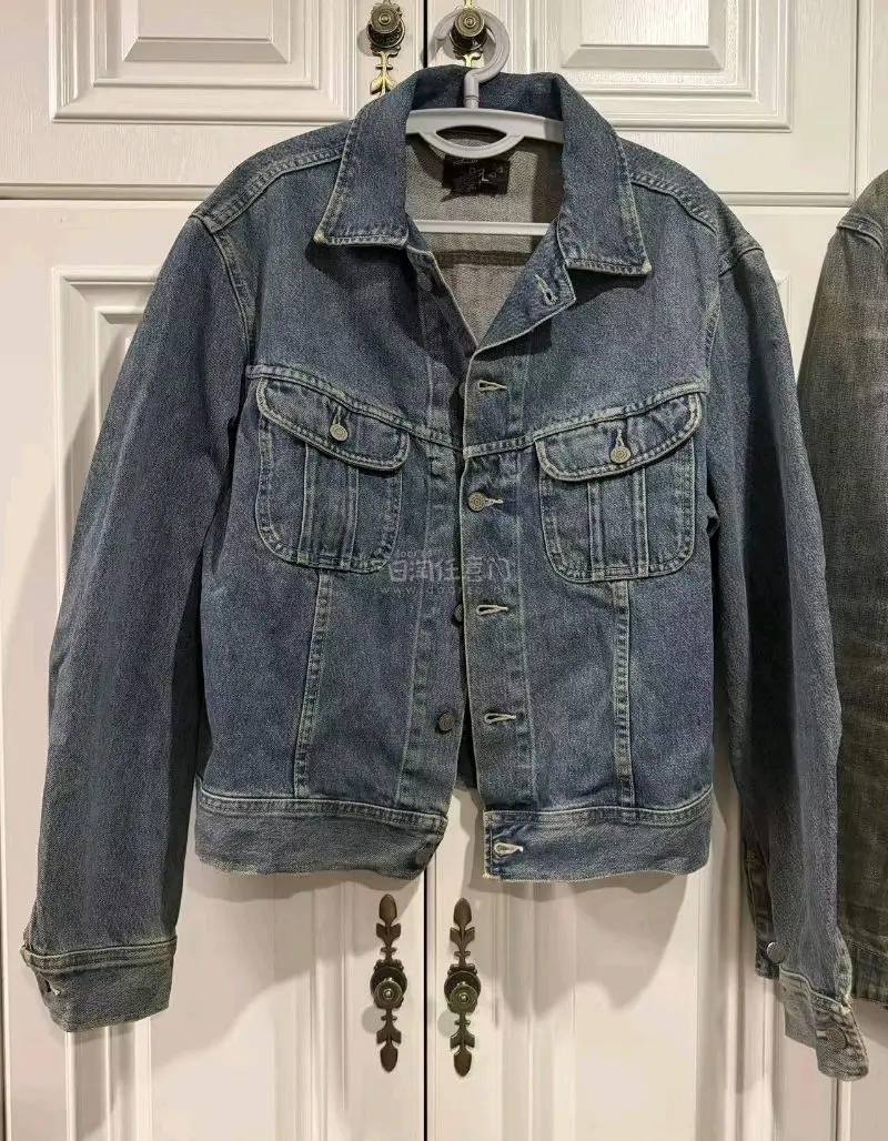 老三星风暴真没得说，版型好看，水洗也很漂亮，帮朋友又搞了一件。红兔?重工洗水谷仓夹克细节太丰富了，三本针加固肩部，各种补丁修饰但一点都不突兀，尺寸刚好，喜欢。完美的两件衣服，就喜欢这种旧旧的感觉，谢谢挖煤姬，购物体验很完美。