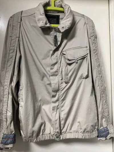 四件不错的衣裤，MFG的夹克设计感不错，品相很新，稀饭！两条条纹工装裤也是一眼入魂，价格稍微高点，但到手惊喜不断，做共很好，拼接也蛮用心。PS的毛衣性价比真高，纯正的老钱风。完美的购物体验，谢谢挖煤姬