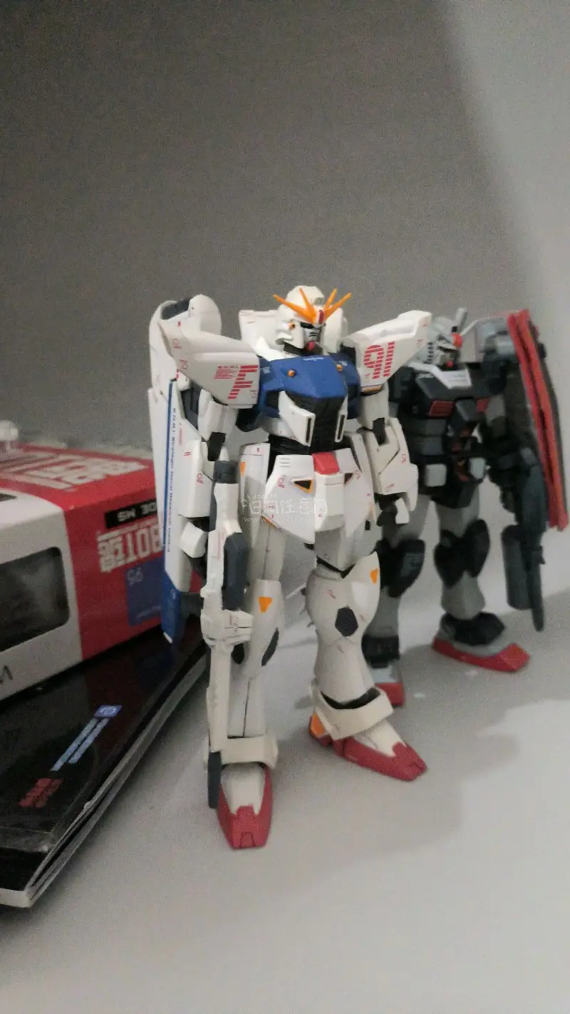 竹蜻蜓到货啦，这次买的是散件的高达，虽然成色差还有缺件，但是价格合适也没啥好说的了，竹蜻蜓难得愿意发送这种散货