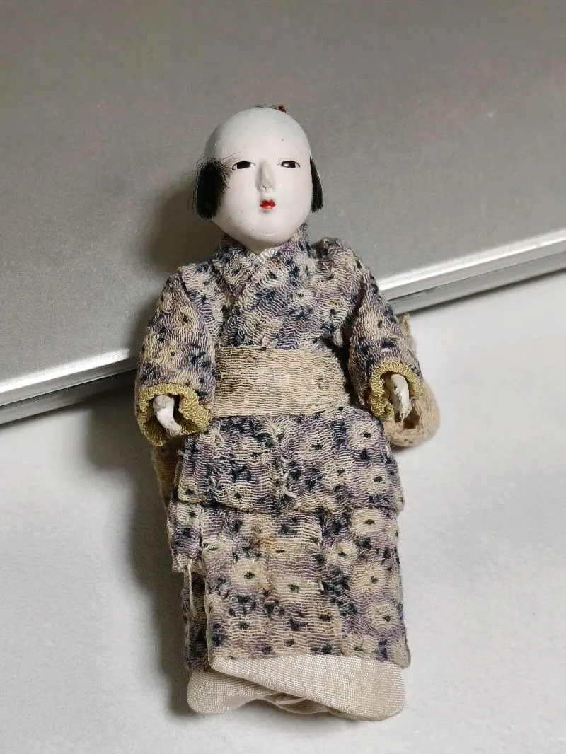 日淘任意门淘到的手工小娃娃，是我的春日出游宝藏！手工缝制质感细腻，模样软萌乖巧，清明踏青带着它与繁花、青草合影，随手拍都充满春日氛围感。平台操作简单省心，客服响应及时，打包加固格外用心，娃娃完好无损到手，物流稳妥高效。日系手作小物太治愈，踏青拍照必备，日淘选它超安心...