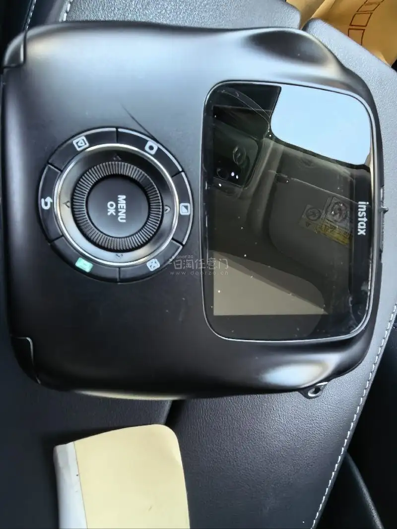 雅虎日拍的富士sq10 ,收到质量非常好，并且物流很快，价格很便宜，很好的购物体验，质量也有保障，还送了一个包，很合适。