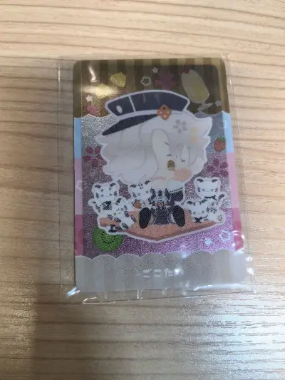 用挖煤姬海淘的五虎退闪卡终于到啦！实物比图片还惊艳，镭射质感超绝，印刷清晰细节拉满，软萌造型直接戳中我！挖煤姬真的太靠谱了，物流超快，包装严实无磕碰，全程省心，海淘谷子选它准没错！