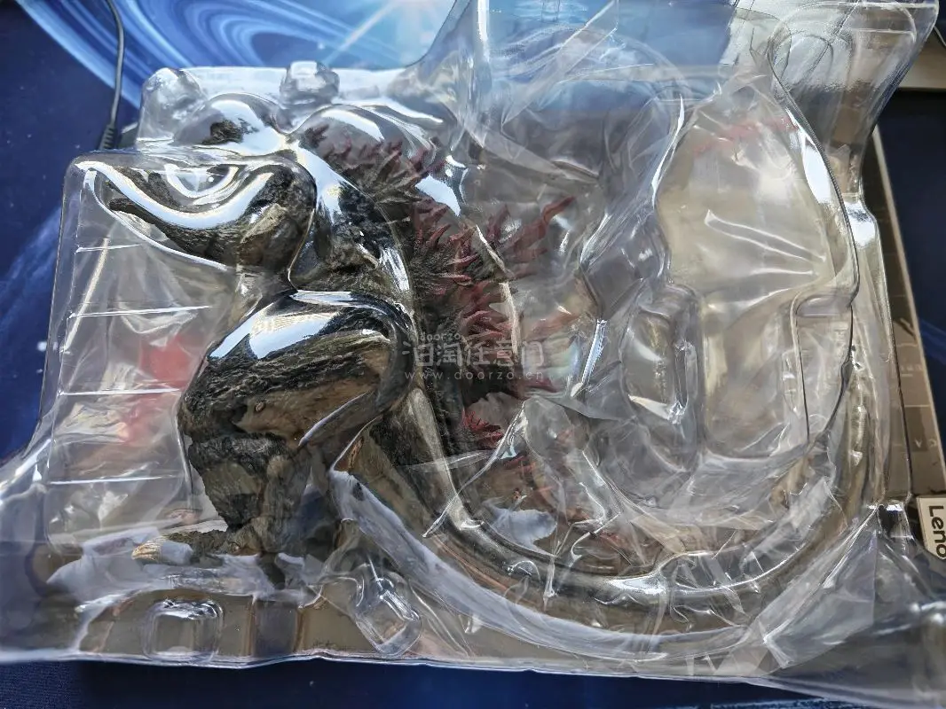 在煤炉偶然发现的超好价新世纪，走的EPL不到两周就到货了，保存的很完好盒子没有磕碰损坏，本体真的是美如画关节正常，也是非常的完美