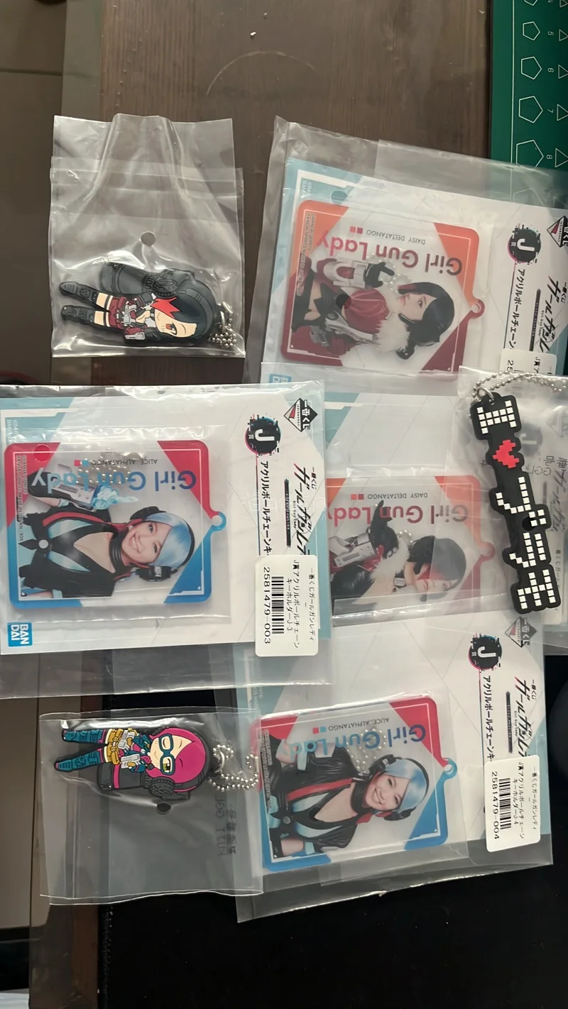 从三月中激情下单到现在刚收到货差不多一个月吧。工作人员打包也挺好的 没有出现破损的情况。也是让我收到梦情了。感谢平台可以让我收到冷门番的周边。真的是太棒啦！谢谢挖煤机！