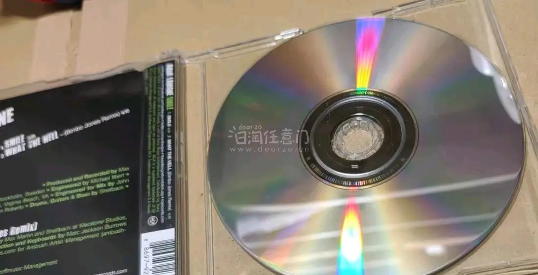 这次在挖煤姬淘到的宝贝太惊喜了！顺利到手索尼DSC-F707 CCD相机、日系CD机，还有艾薇儿《Smile》单曲CD。
 
老相机金属机身有质感，蔡司镜头+红外拍摄功能超有复古氛围；CD机读盘顺畅，搭配碟片听怀旧旋律超有仪式感。包装加固到位，漂洋过海完好无损。
 ...