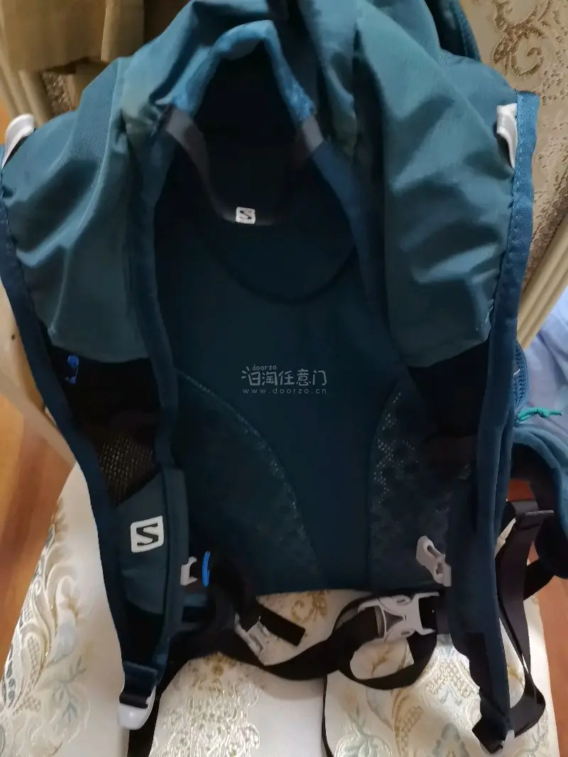 这次用挖煤机买了一个萨洛蒙的20升的双肩包，这包成色还蛮新的，几乎没有使用痕迹，价格也挺合适的。总的来说是一次比较满意的购物体验，以后也多多使用挖煤机吧。