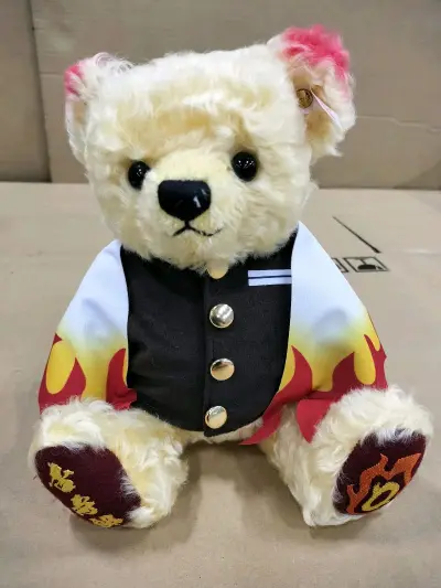 全球限量3000只的泰迪熊终于到手！质感超棒，造型可爱，细节到位，正品保障，海淘体验顺畅，物流稳妥无破损，太值了！编号清晰，海淘包装严实，颜值与收藏感兼具，十分满意。