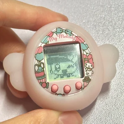 在挖煤姬买到了全新未拆的日版拓麻歌子nano三丽鸥联名！超级无敌可爱！喜欢三丽鸥的不可能忍住不入！！！收到快递的时候，包装没有一点盒损，四角都是尖尖的，非常美丽。物流也很快，一般一周就能收到啦，客服很好，咨询问题的时候都会耐心解答，赞赞赞(^_^)