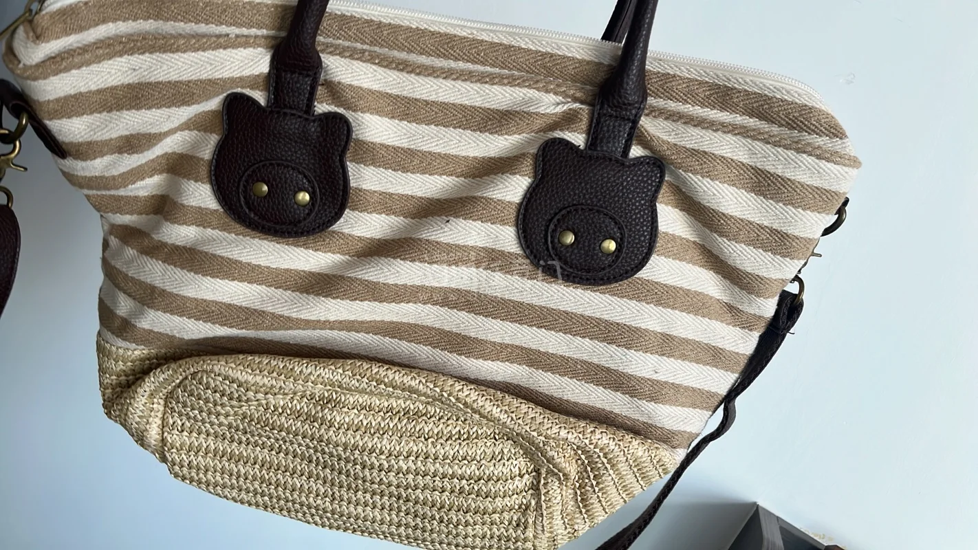 好萌的猪牌包包 真的很喜欢 在挖煤姬淘的最可爱的两个宝宝 很方便的挖煤姬 很好看的包包 我很喜欢很可爱 感谢挖煤姬