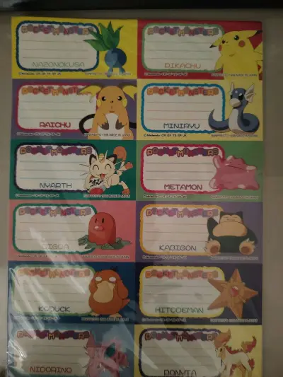 这次入手了两个贴纸册，一份大贴纸和几张宝可梦寿司郎闪光贴纸，所见即所得，所有商品都真实完整，收藏大军继续扩充，感谢挖煤姬