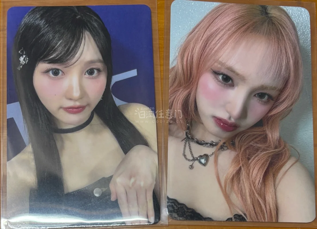 ive芙的fc入场卡一套在煤炉上蹲到的好价，还有一个入场卡套。卖家发的有记录的物流比较安心，到库后直接选择了ems国际物流，时效非常快，7天就到啦～美美放入卡册！