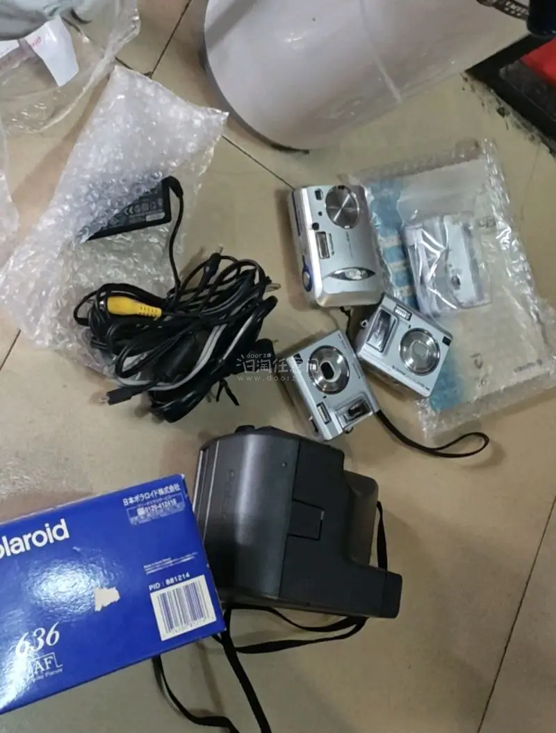   这次海淘真的太顺利了！打包超用心，每台相机都用气泡膜裹得严严实实，到手完全没有磕碰，配件也都分类整理得清清楚楚，细节感拉满。 
  对于喜欢复古影像的朋友来说，海淘真的是挖宝的快乐源泉！不仅能淘到成色超棒的老相机，还能以超划算的价格入手全套配件，比国内二手市场香...