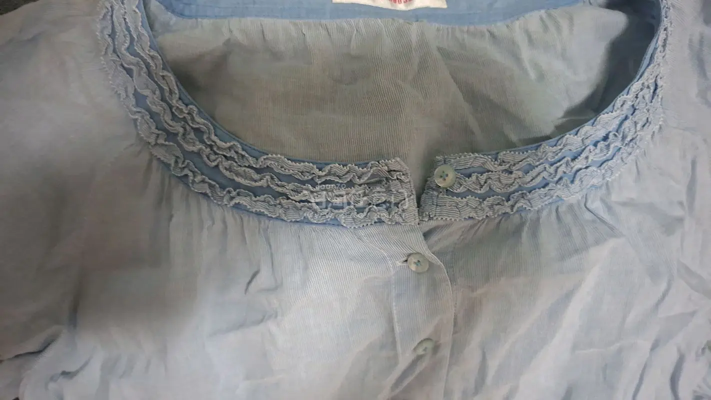 在煤炉切pinkhouse实在是太划算了，这件很适合夏天穿超级薄的纯棉料，已经想象到夏天穿多凉快了，价格也超级合适