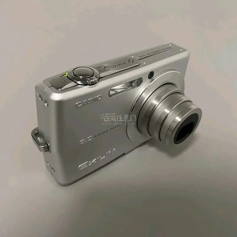 第一次淘ccd，看到成色不错激情下单，走的ems，但这次真的有点慢了，但还能接受，商家很好，送了内存卡和一个装相机小包，这次使用了议价，卖家很爽快，用挖煤姬操作也很方便！
