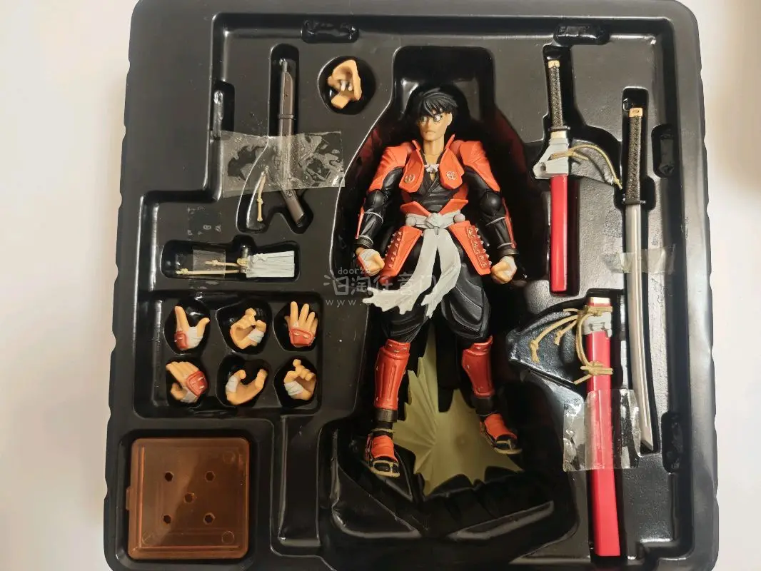 这次分享的是山口式转轮科技 125号岛津丰久，这款关节构造很成熟，也是比较早期使用可动眼，可动群摆的角色，感谢日淘任意门让我买到了它