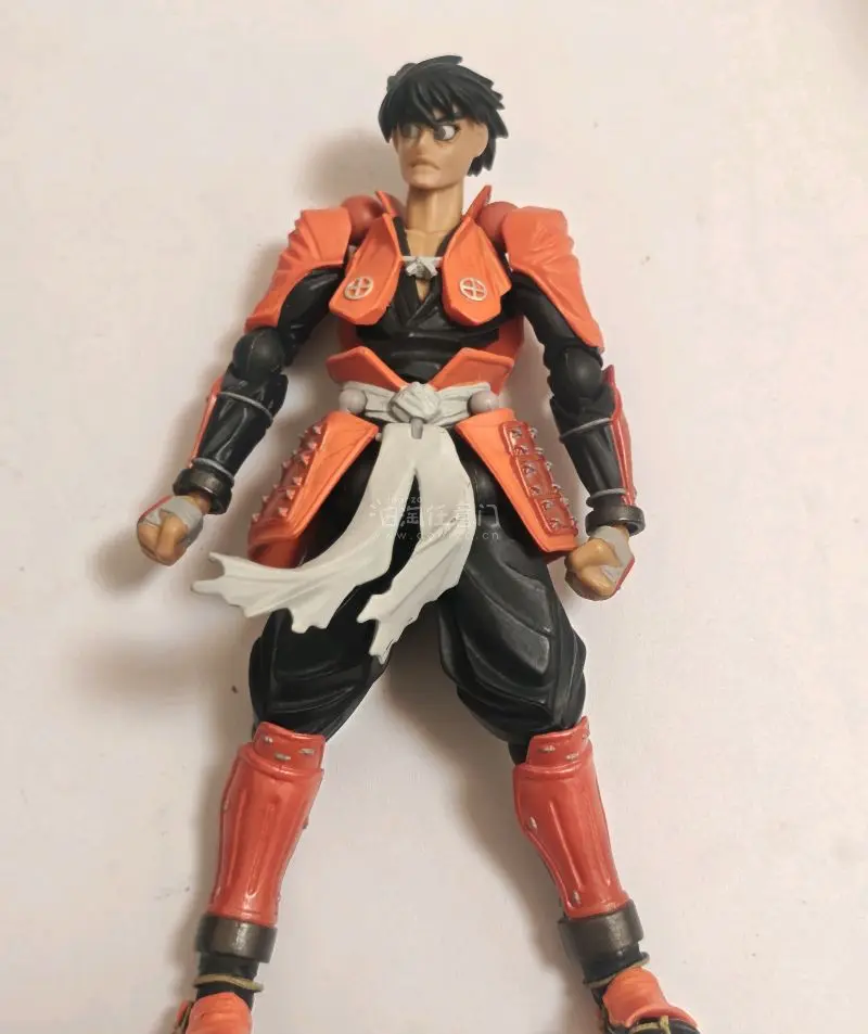 这次分享的是山口式转轮科技 125号岛津丰久，这款关节构造很成熟，也是比较早期使用可动眼，可动群摆的角色，感谢日淘任意门让我买到了它