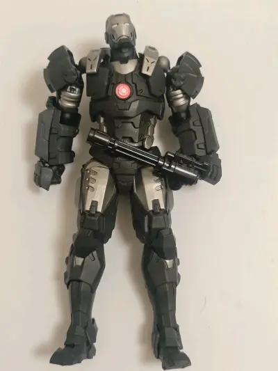 这次分享的是海洋堂战争机器，这款战争机器造型比较偏大块头，和其他玩具比起来整体显得高大，更有气势，感谢挖煤姬让我好价入手