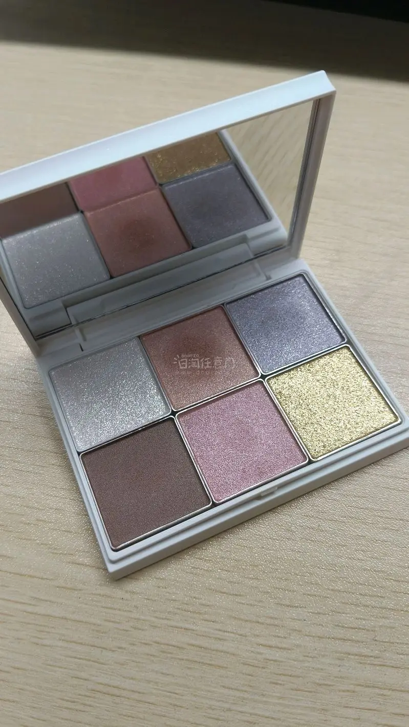 挖煤姬的化妆品包装精致，上脸效果惊艳！眼影显色度高，口红滋润不拔干，客服态度超好，物流也快，会回购～