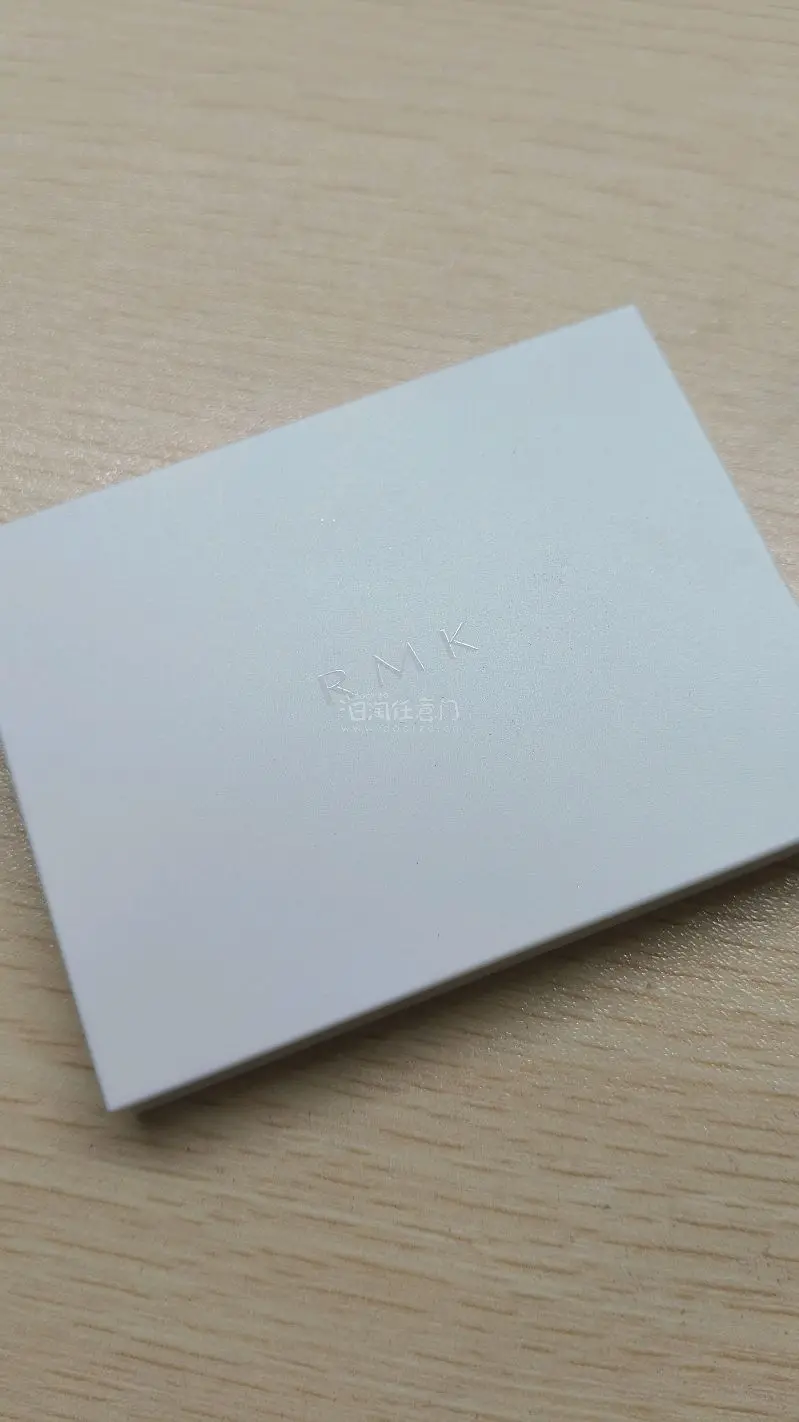 挖煤姬的化妆品包装精致，上脸效果惊艳！眼影显色度高，口红滋润不拔干，客服态度超好，物流也快，会回购～