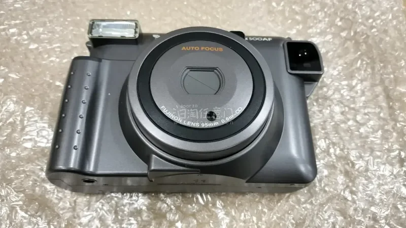 一台国内炒的很火热的拍立得，美美下车省下好几百，机子状态也很不错，包装的也很细致，到手一试功能，完美！这不比当国内高价接盘侠爽多了？吹爆挖煤姬！！！